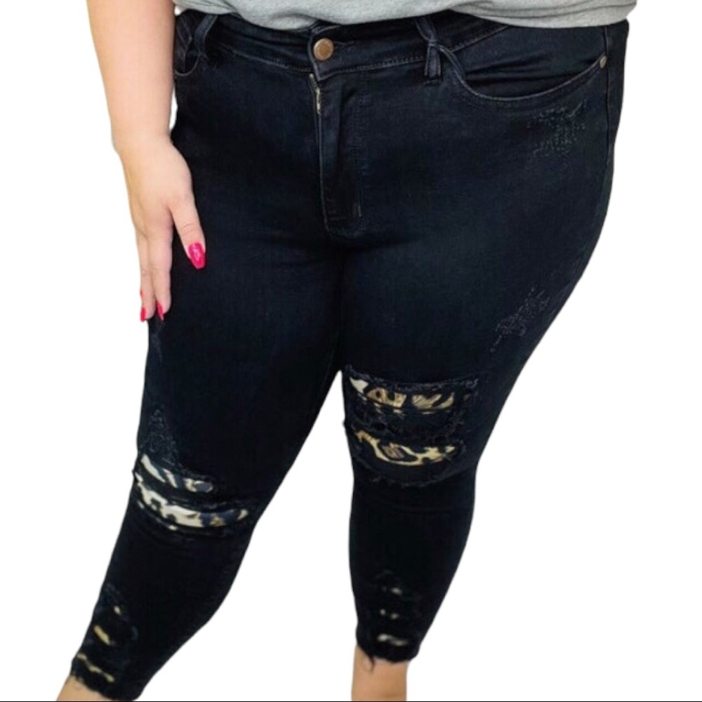 Judy Blue Jeans Black Leopard Mid Rise 22W NWT